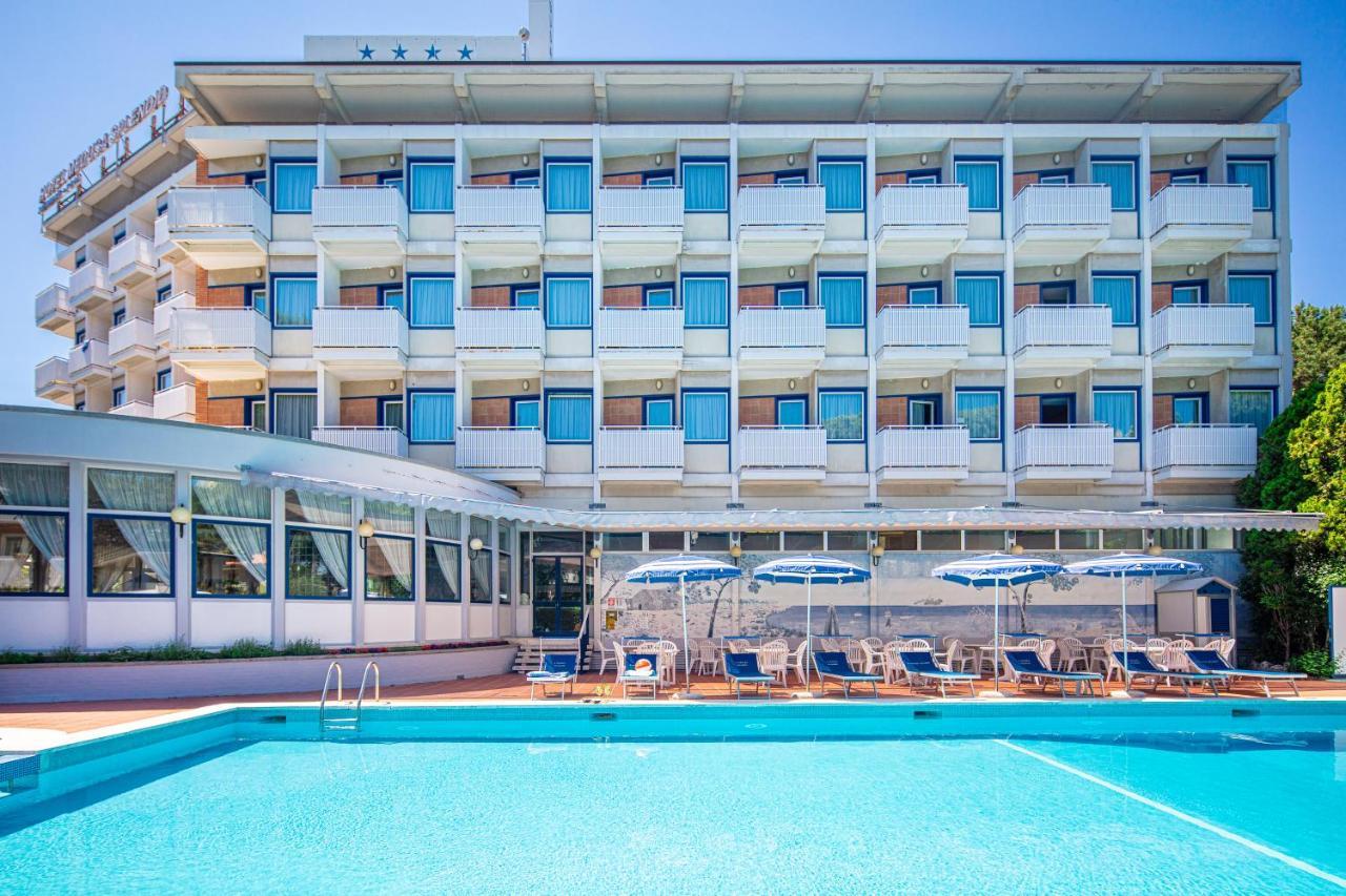Hotel Medusa Splendid Линьяно-Саббьядоро Экстерьер фото