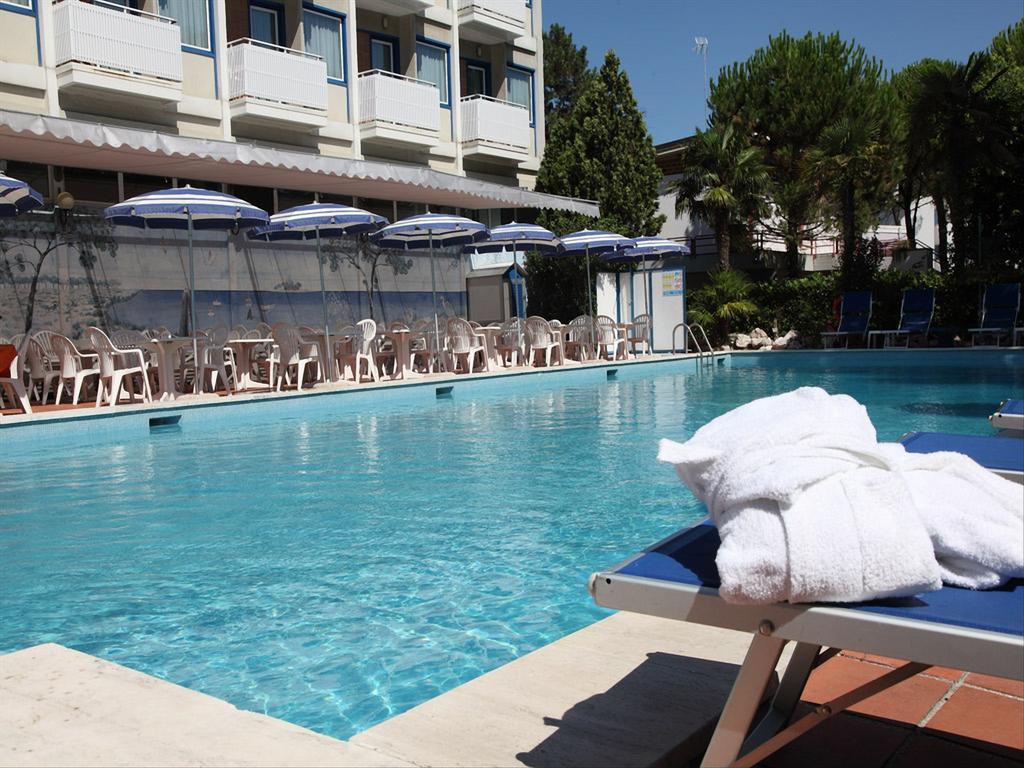 Hotel Medusa Splendid Линьяно-Саббьядоро Экстерьер фото